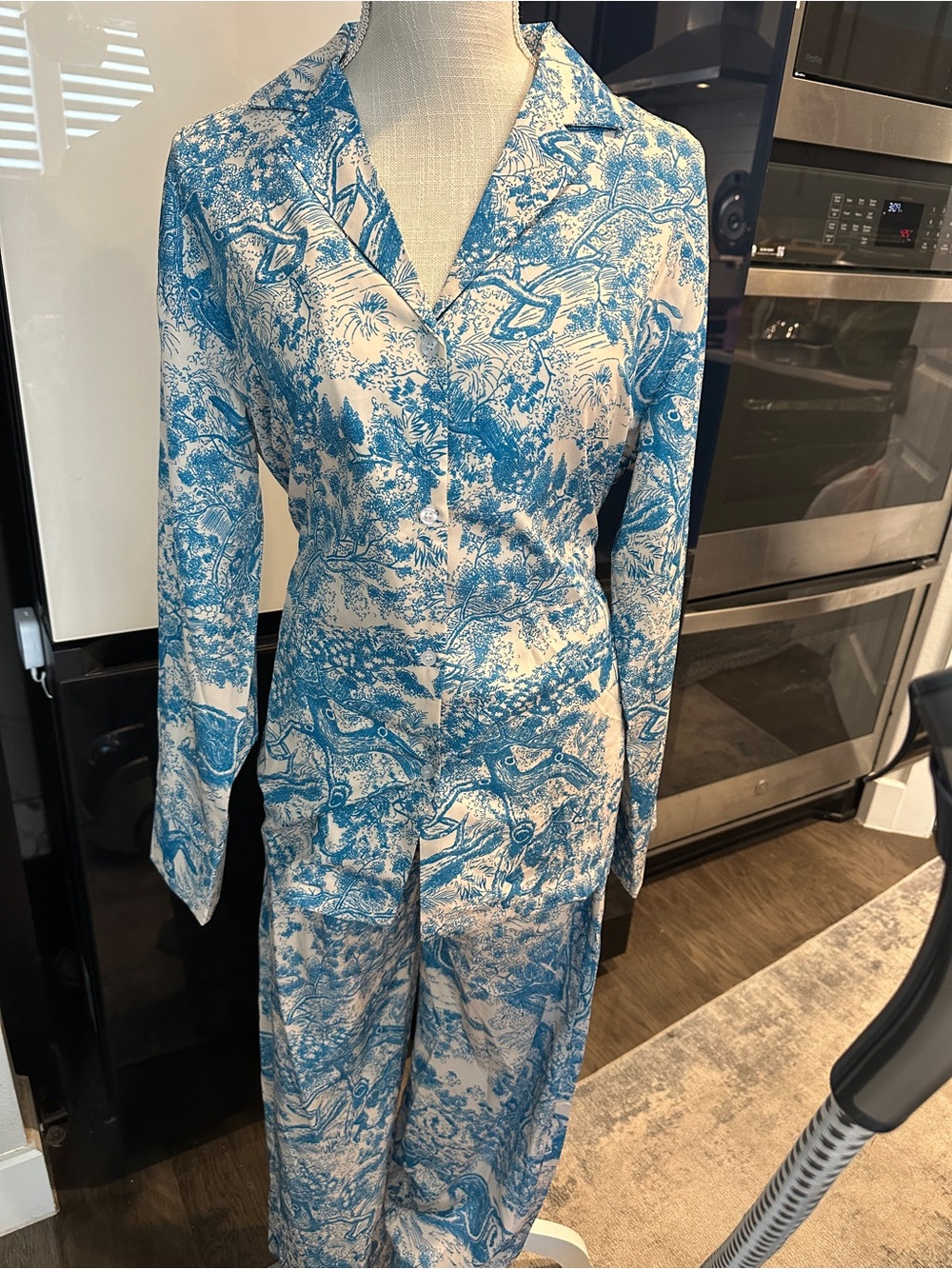 Commense Blue and White Scenic Print 2 piece set (shirt and pants with belt) S - Picture 1 of 5